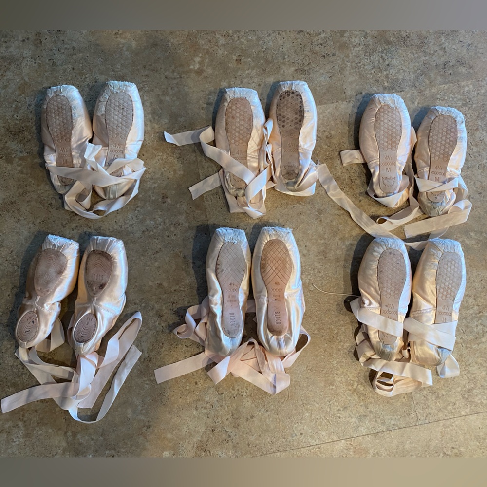 Dead/worn pointe shoes for art - Picture 2 of 2